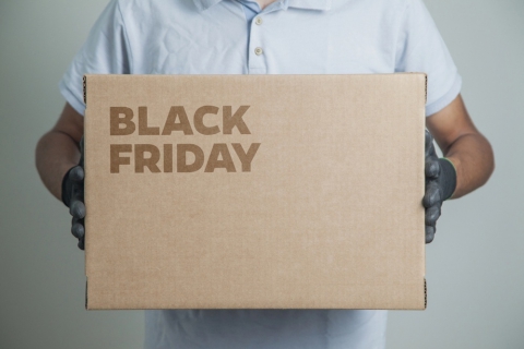 Comprare all'estero durante il Black Friday: vantaggi e rischi